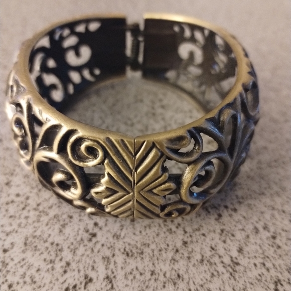 Retro Metal Bracelet - Picture 2 of 6